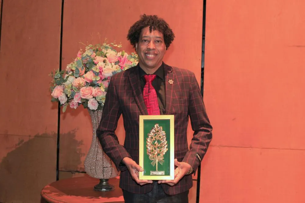 O imortal Doutor Guto Fernandes recebe a Palma de Ouro e consagra trajetória dedicada à cultura brasileira